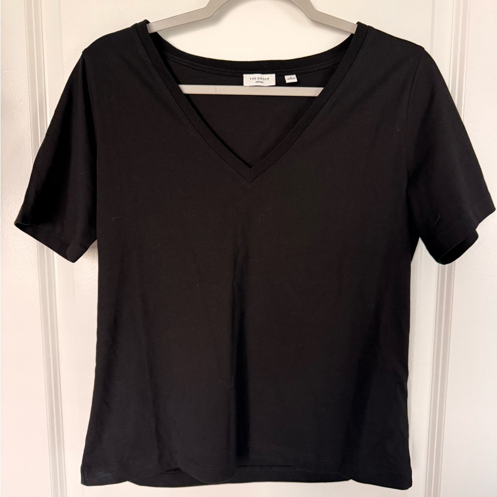 Aritzia Black V-Neck Short Sleeve Tee